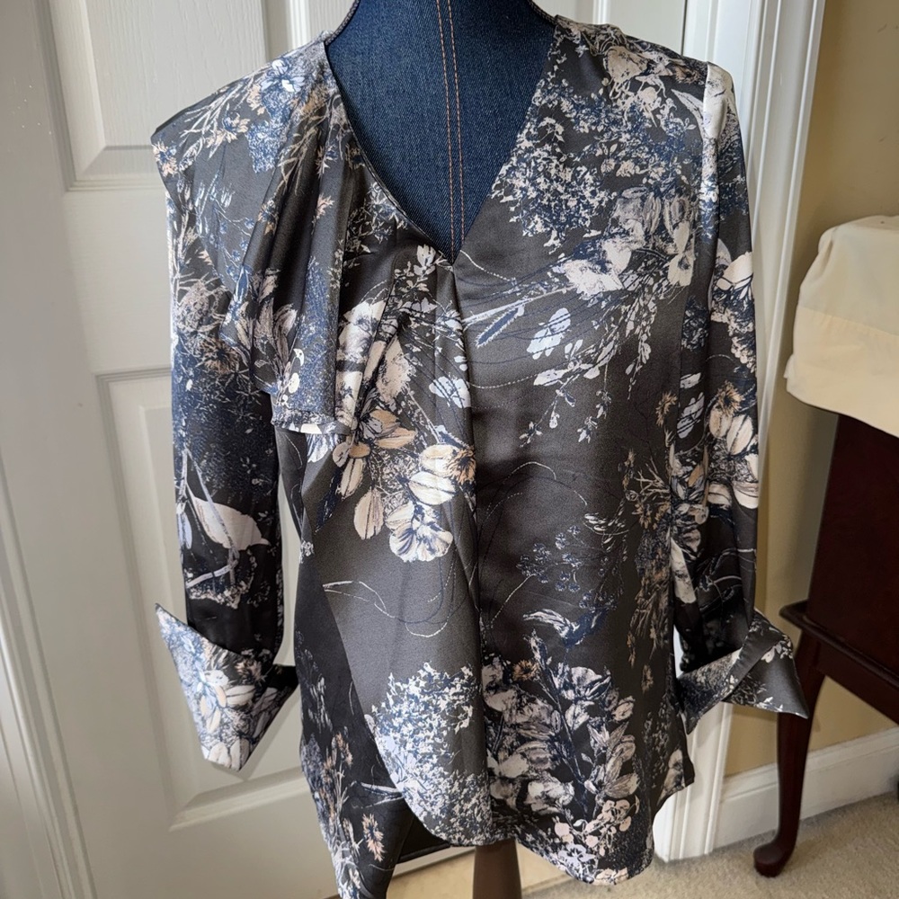 Banana Republic Floral Gray and Blue with Taupe Women's Top ruffle front sz S